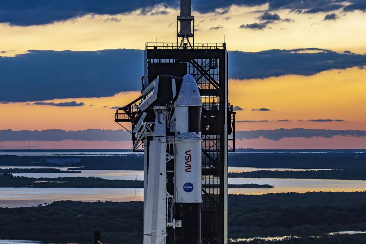 SpaceX ชะลอการเปิดตัวดาวเทียม Starlink เพื่อ Crew-5